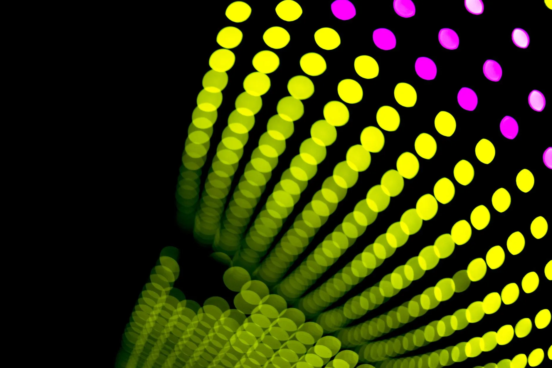 Photo by Scott Webb on Pexels | Harga Layar Videotron illustration